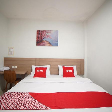 Oyo 90830 Multatuli Guest House Medan Extérieur photo