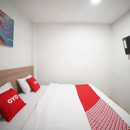 Oyo 90830 Multatuli Guest House Medan Extérieur photo