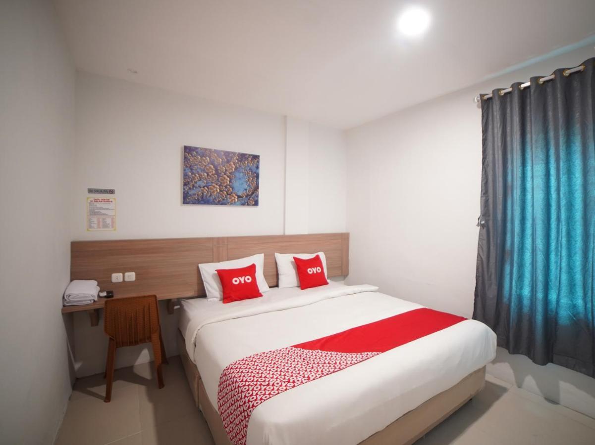 Oyo 90830 Multatuli Guest House Medan Extérieur photo