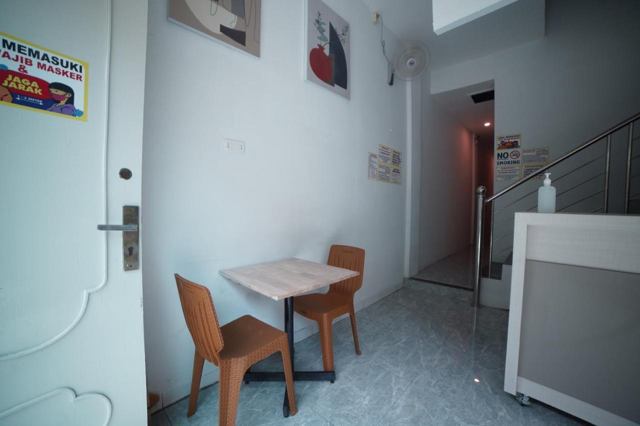 Oyo 90830 Multatuli Guest House Medan Extérieur photo
