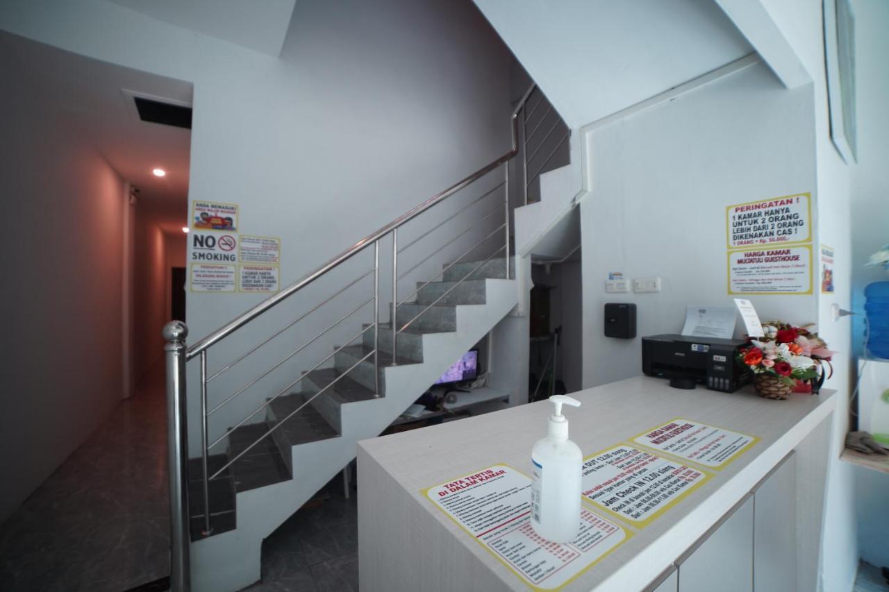 Oyo 90830 Multatuli Guest House Medan Extérieur photo