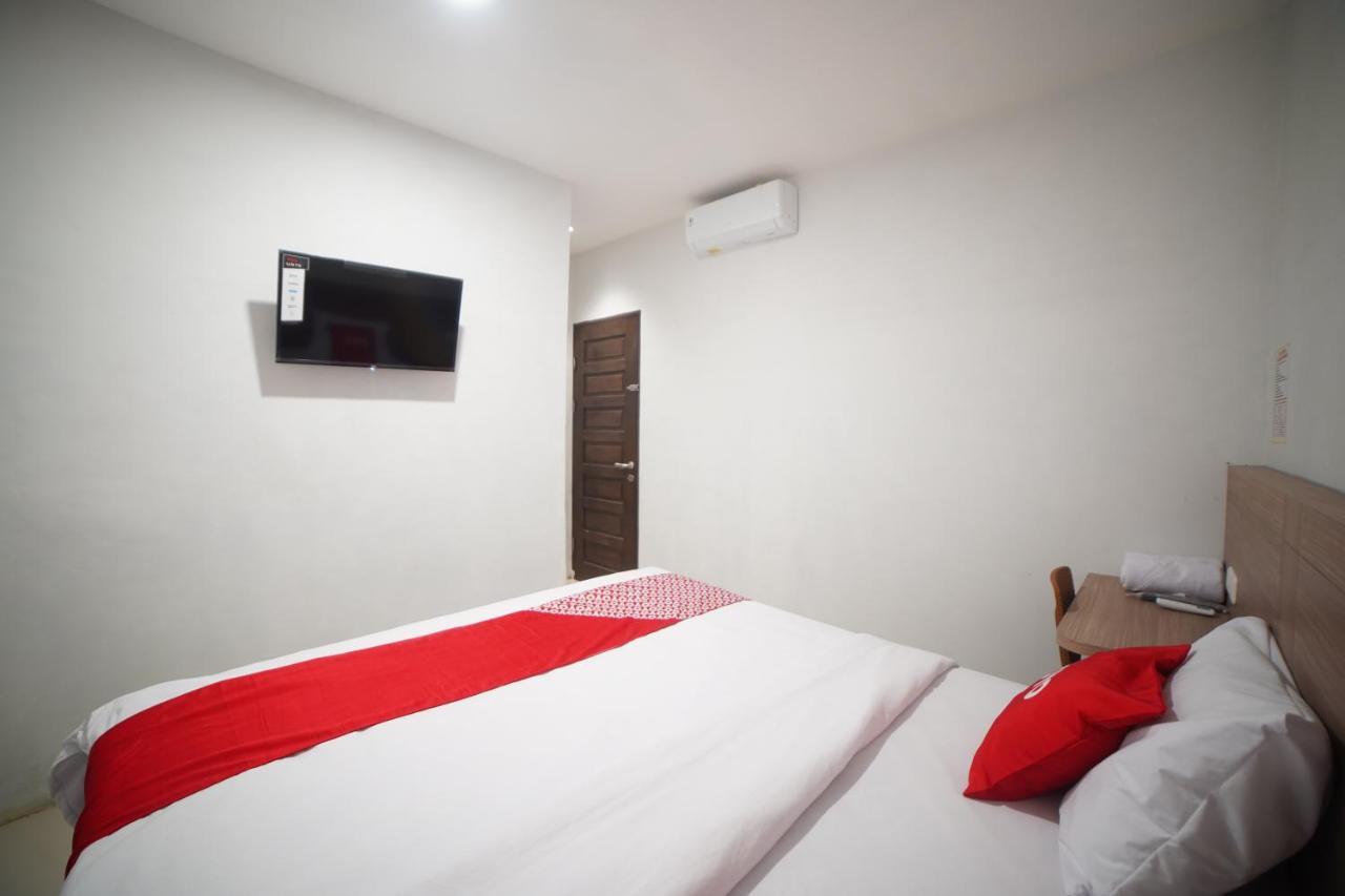 Oyo 90830 Multatuli Guest House Medan Extérieur photo