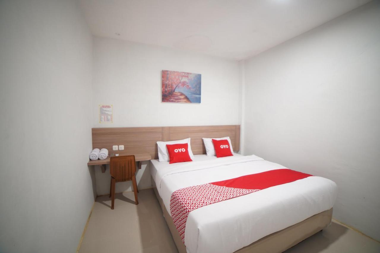 Oyo 90830 Multatuli Guest House Medan Extérieur photo
