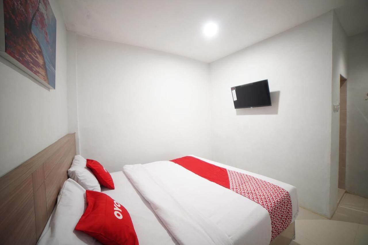 Oyo 90830 Multatuli Guest House Medan Extérieur photo