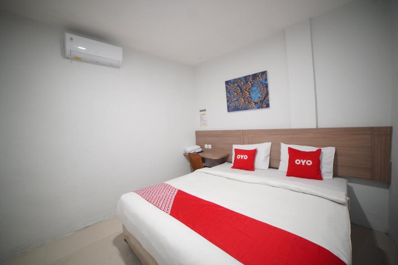 Oyo 90830 Multatuli Guest House Medan Extérieur photo