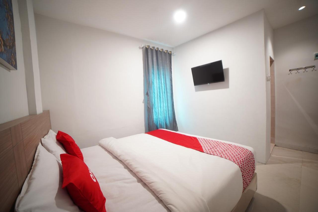 Oyo 90830 Multatuli Guest House Medan Extérieur photo